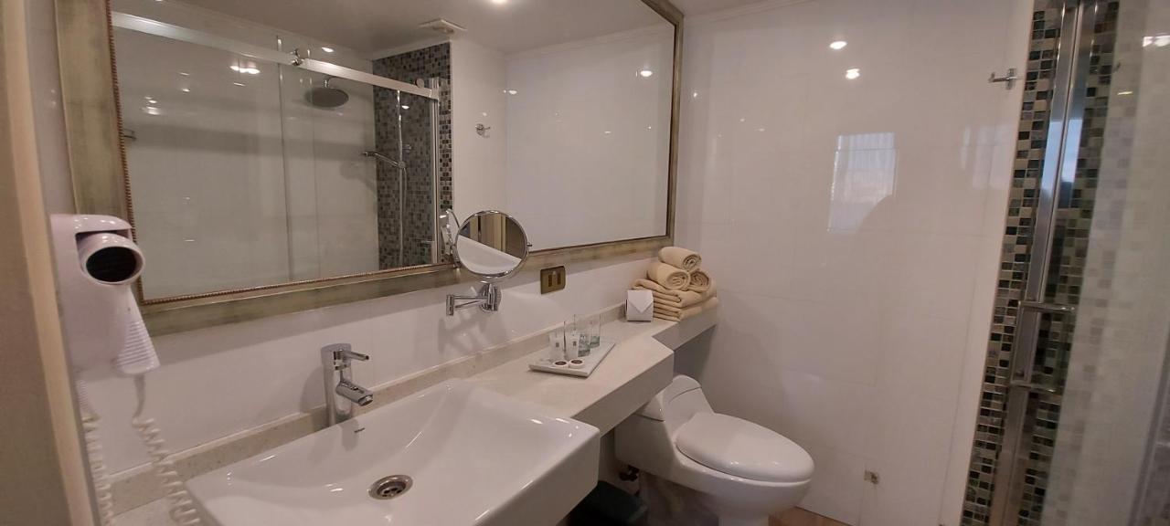 Hotel Libertador ซานติอาโก ภายนอก รูปภาพ